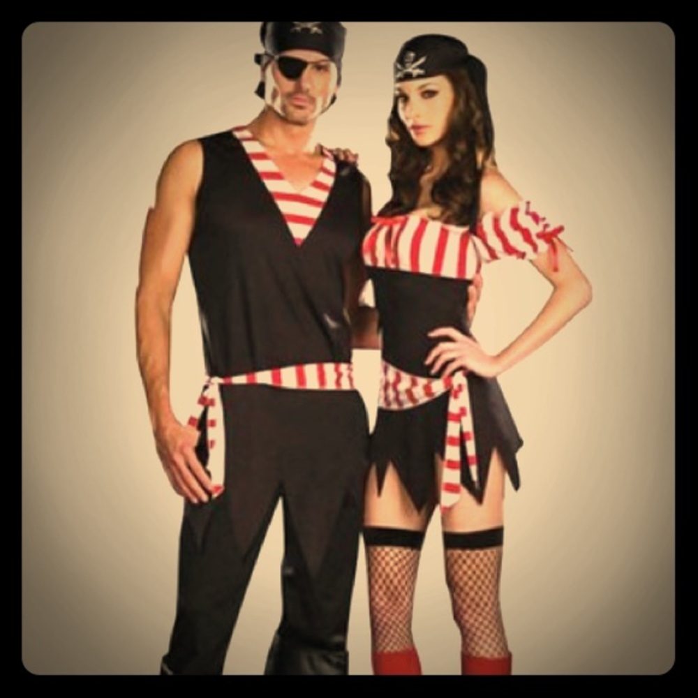 Cute couple's pirate costume